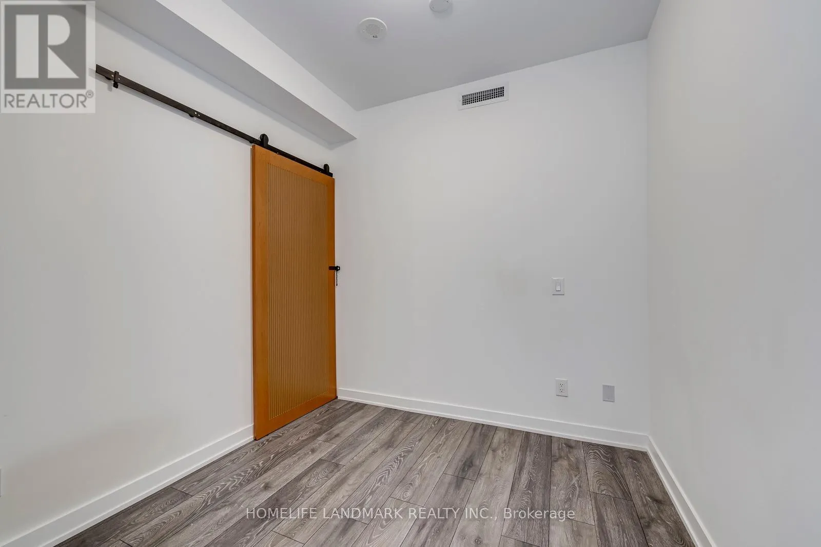307 - 8888 YONGE STREET