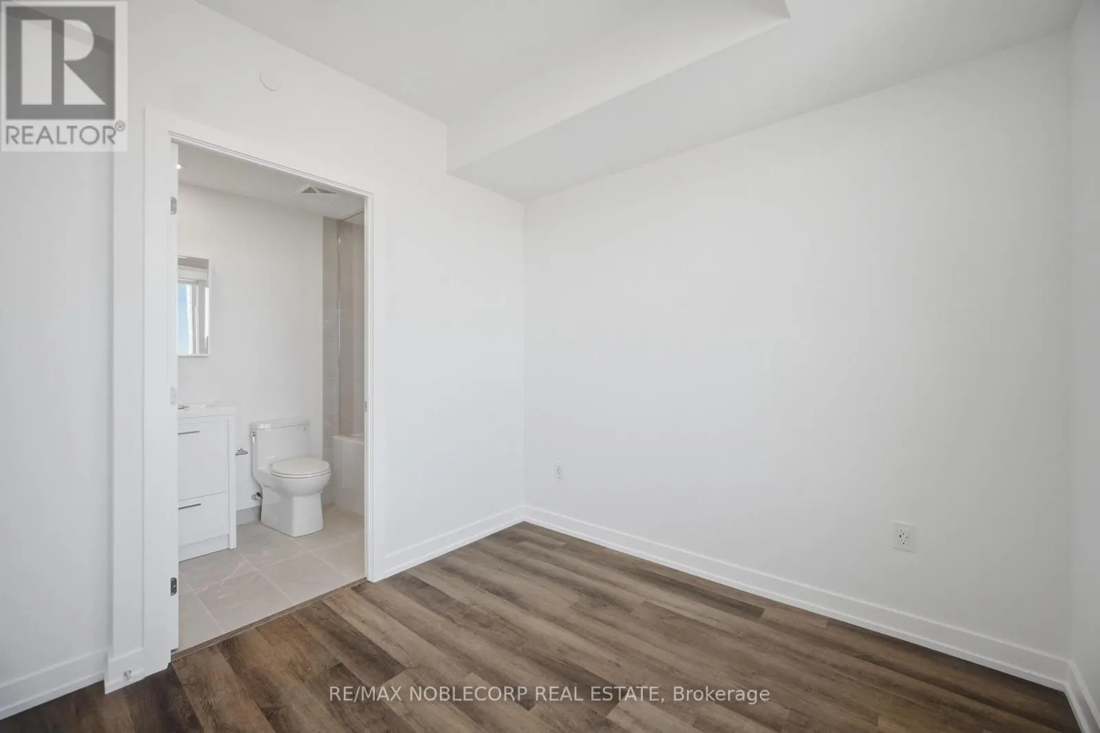 2501 - 5 MEADOWDALE ROAD
