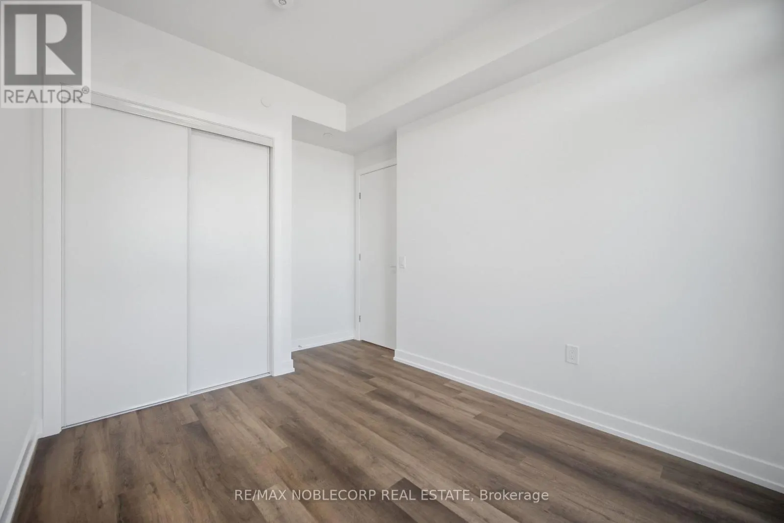 2501 - 5 MEADOWDALE ROAD