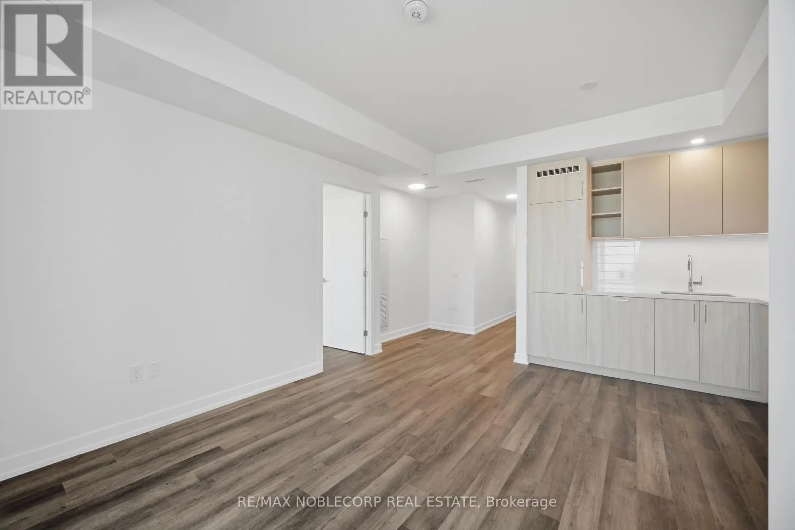 2501 - 5 MEADOWDALE ROAD