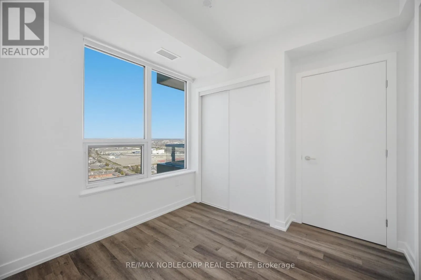 2501 - 5 MEADOWDALE ROAD
