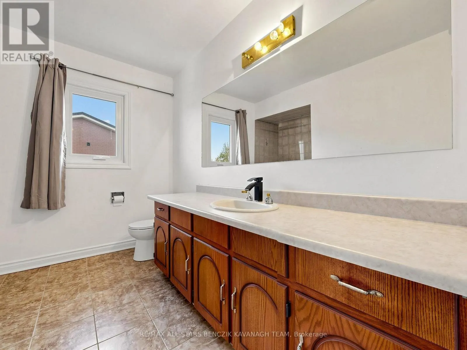 37 DOWLING CIRCLE