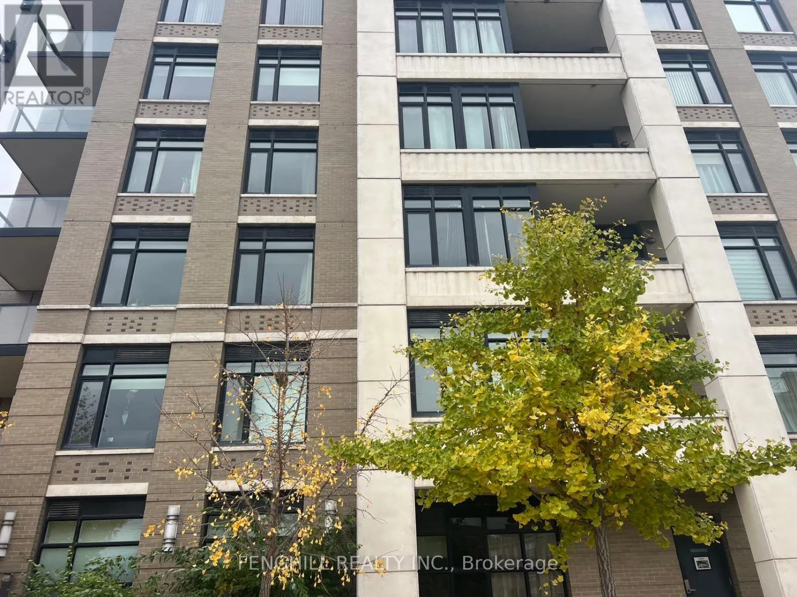 911 - 111 UPPER DUKE CRESCENT