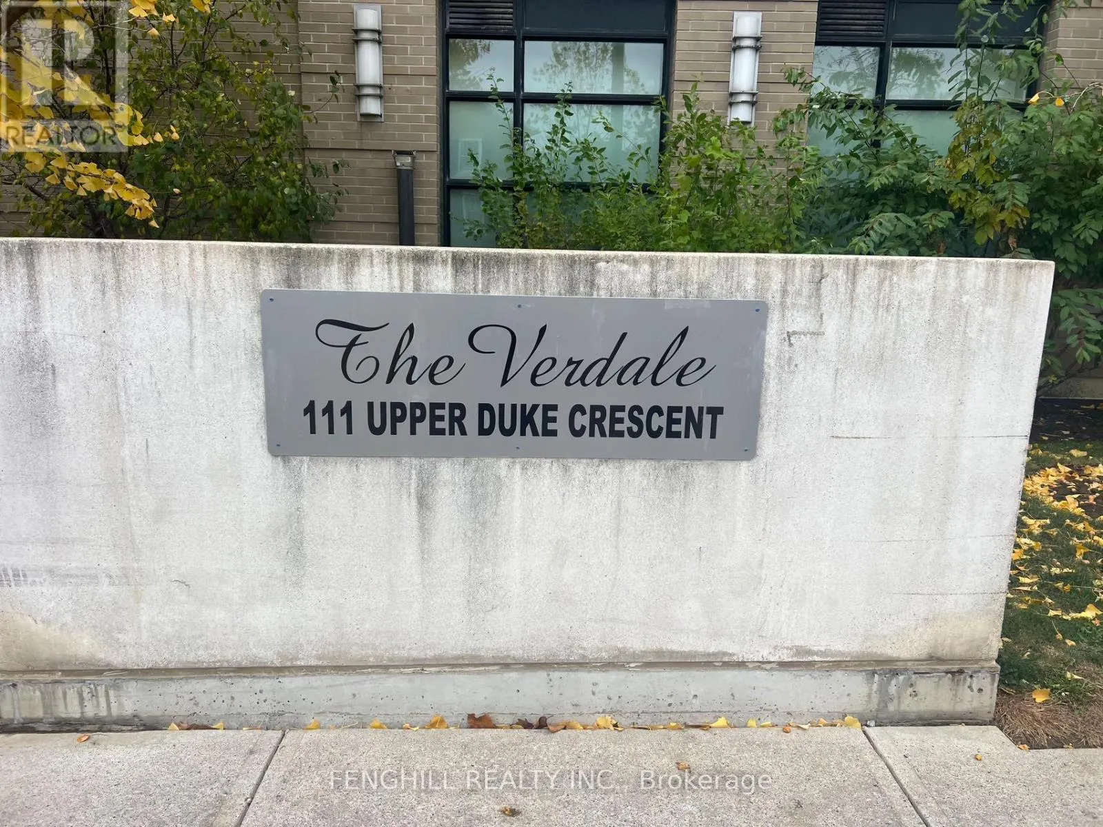 911 - 111 UPPER DUKE CRESCENT