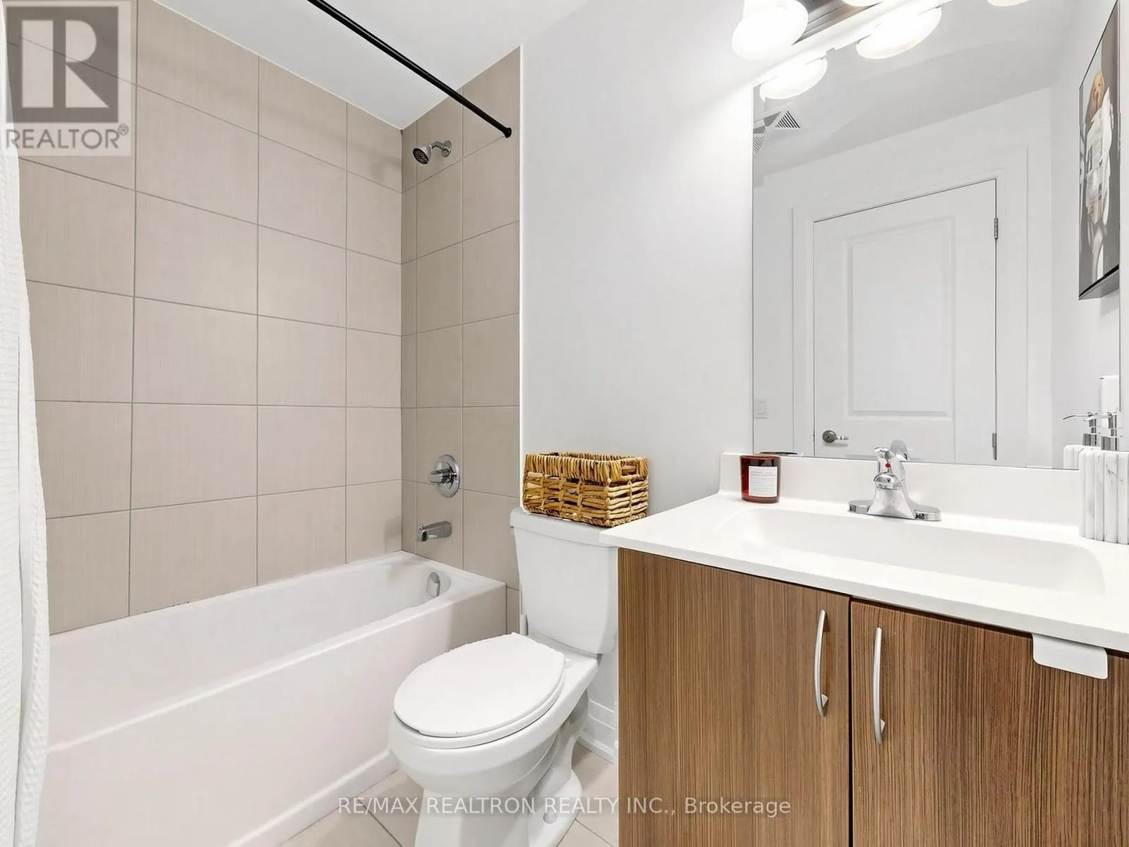 D703 - 5289 HIGHWAY 7 HIGHWAY