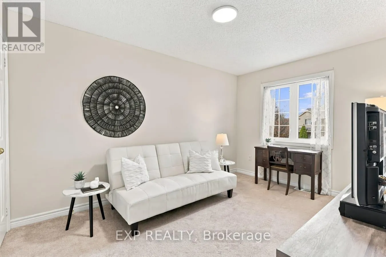 36 SALTZBURG CRESCENT