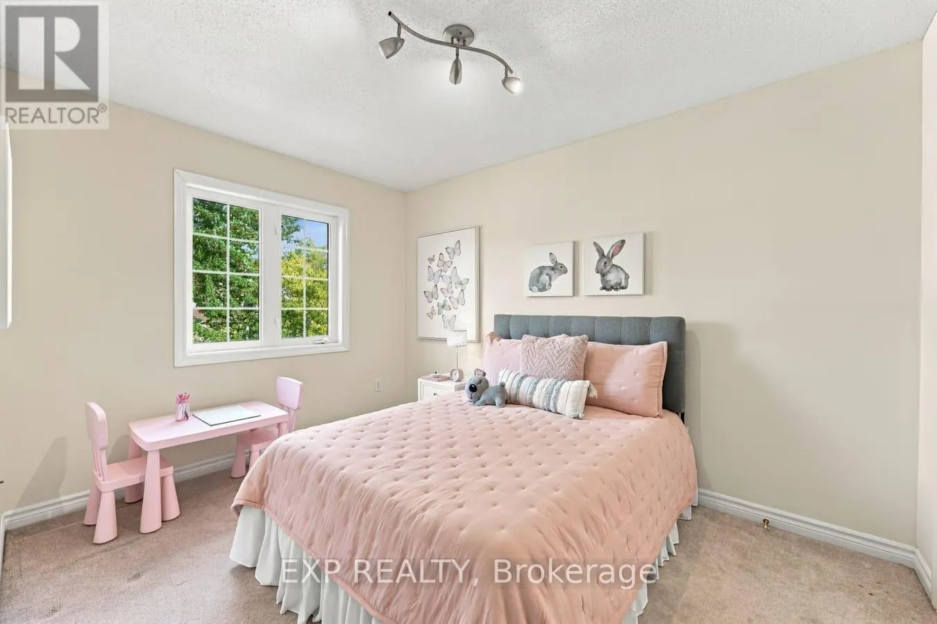 36 SALTZBURG CRESCENT