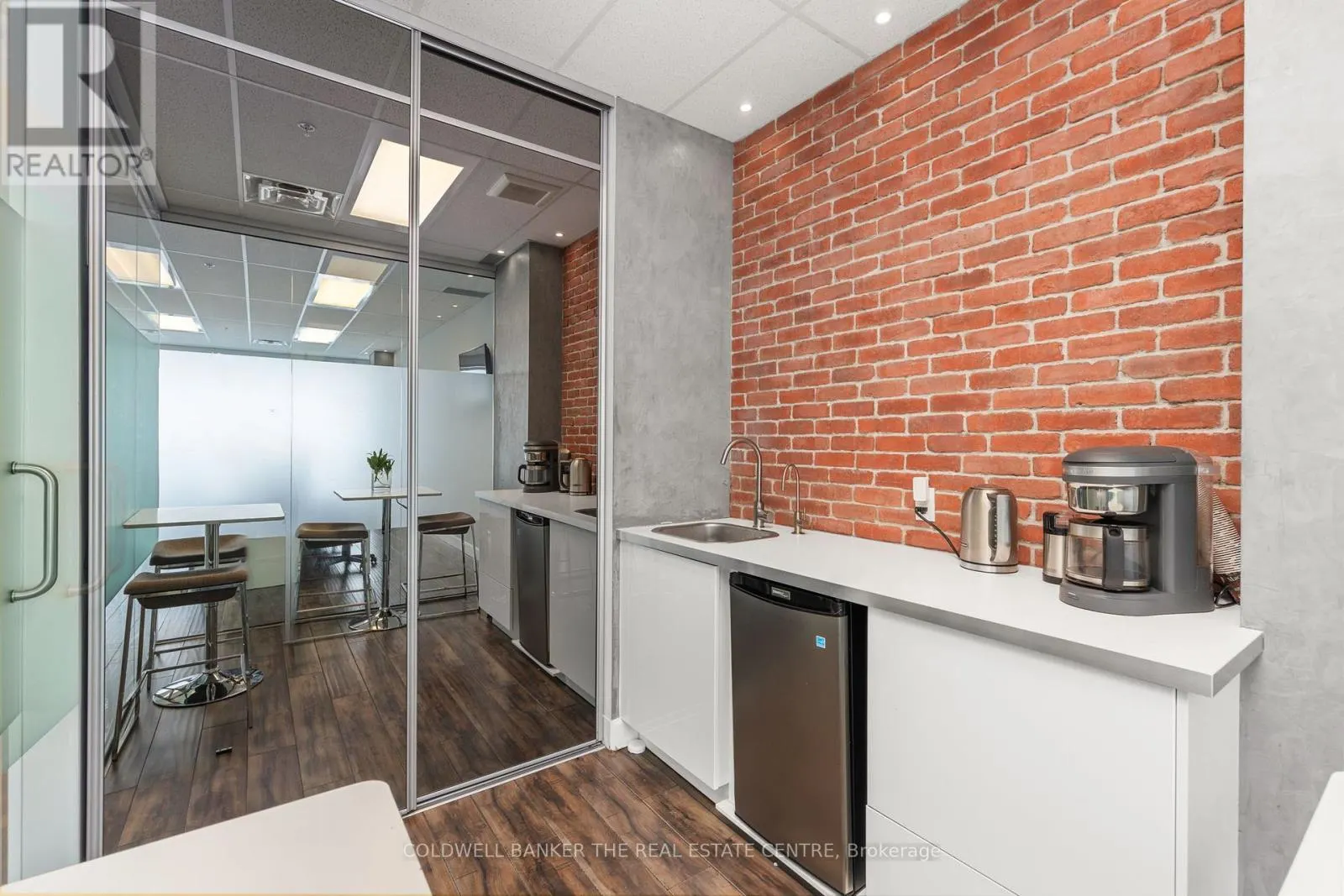 812 - 7191 YONGE STREET