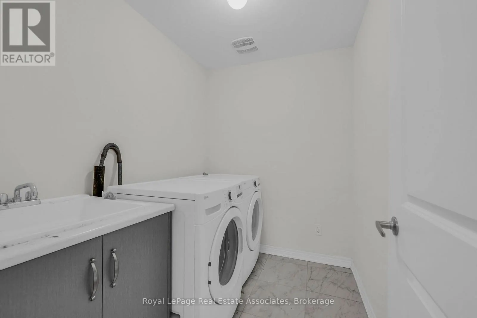 1418 DAVIS LOOP