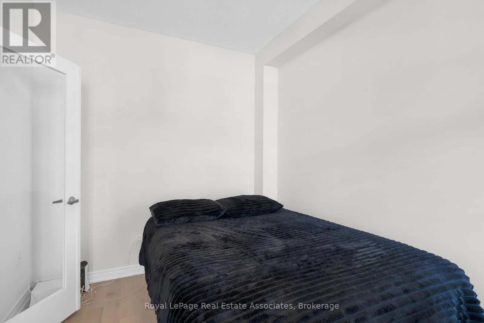 1418 DAVIS LOOP