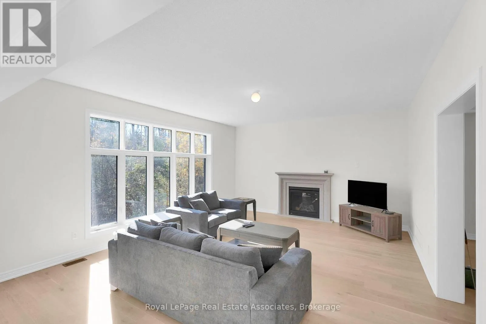 1418 DAVIS LOOP