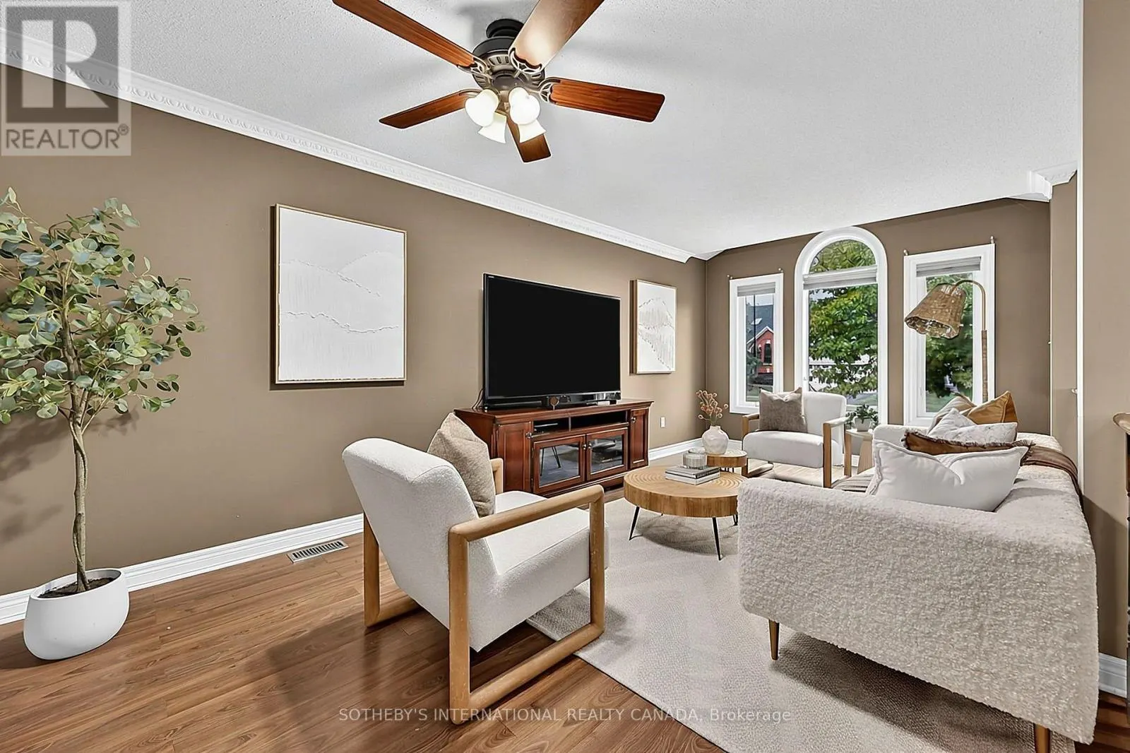 4 BRECKEN DRIVE
