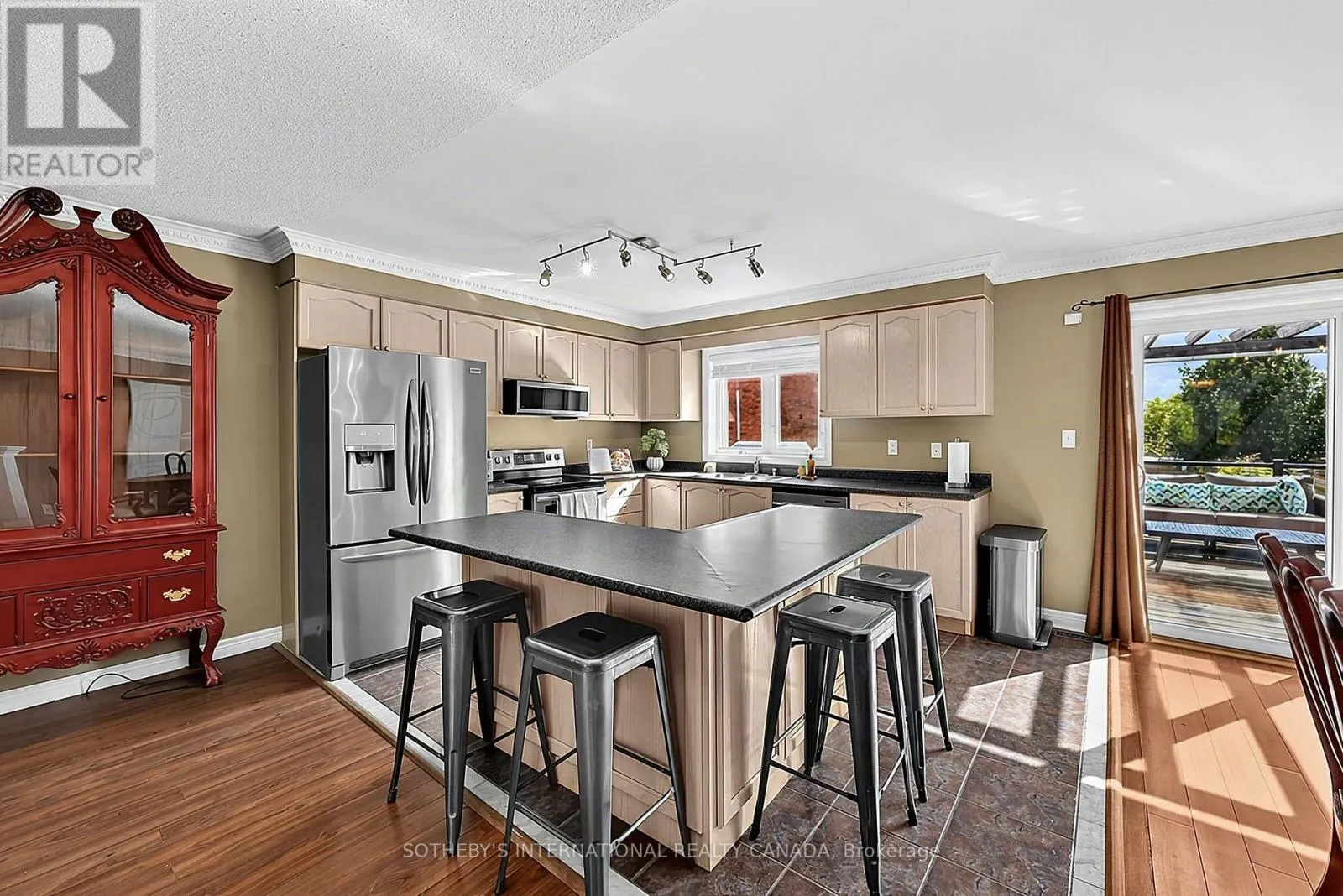 4 BRECKEN DRIVE