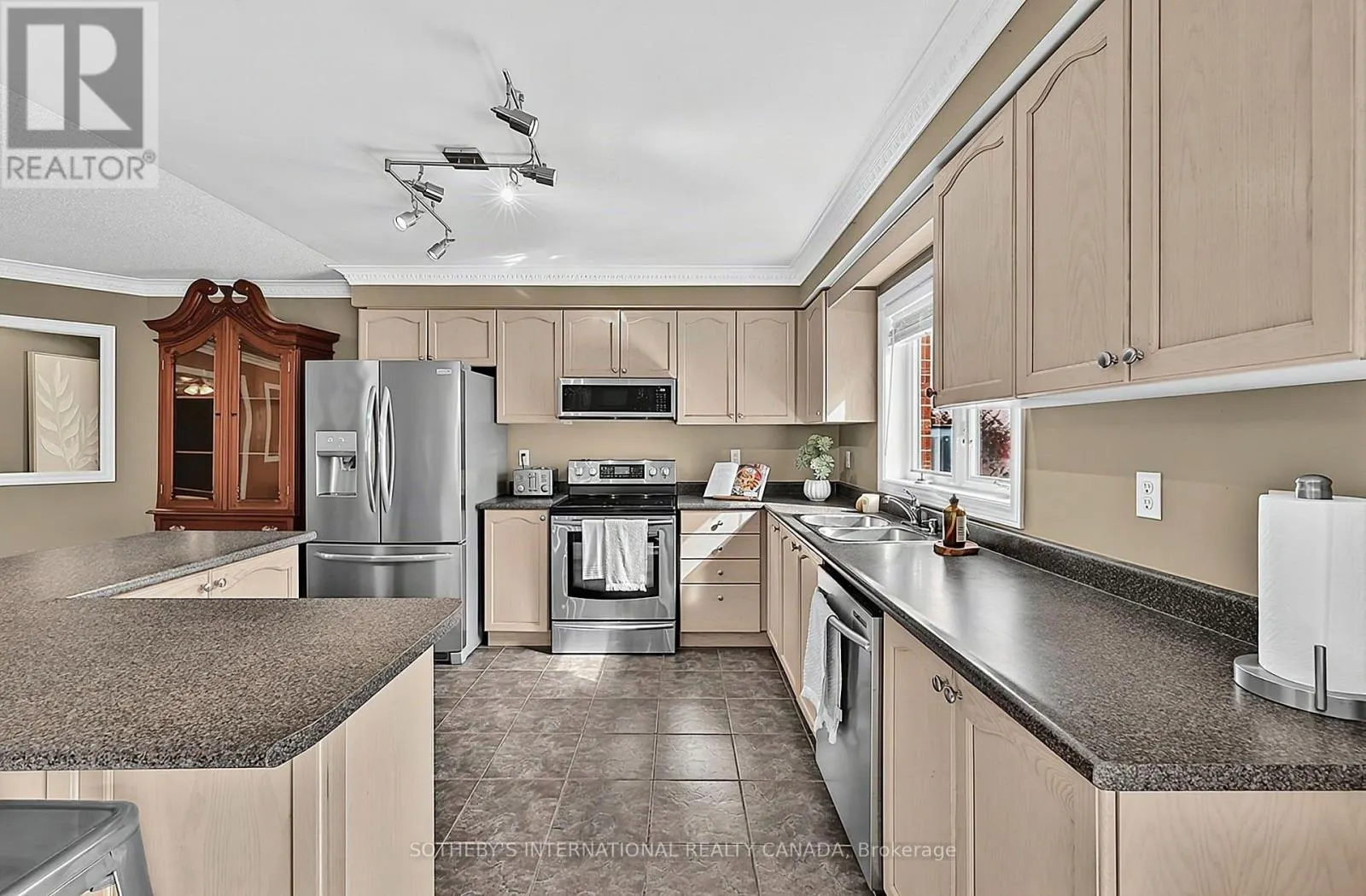 4 BRECKEN DRIVE