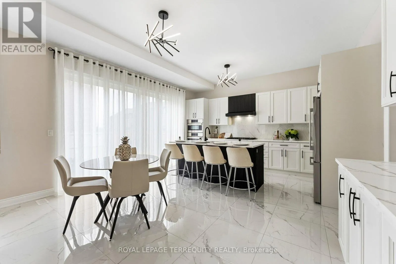 7 BALLANVIEW COURT