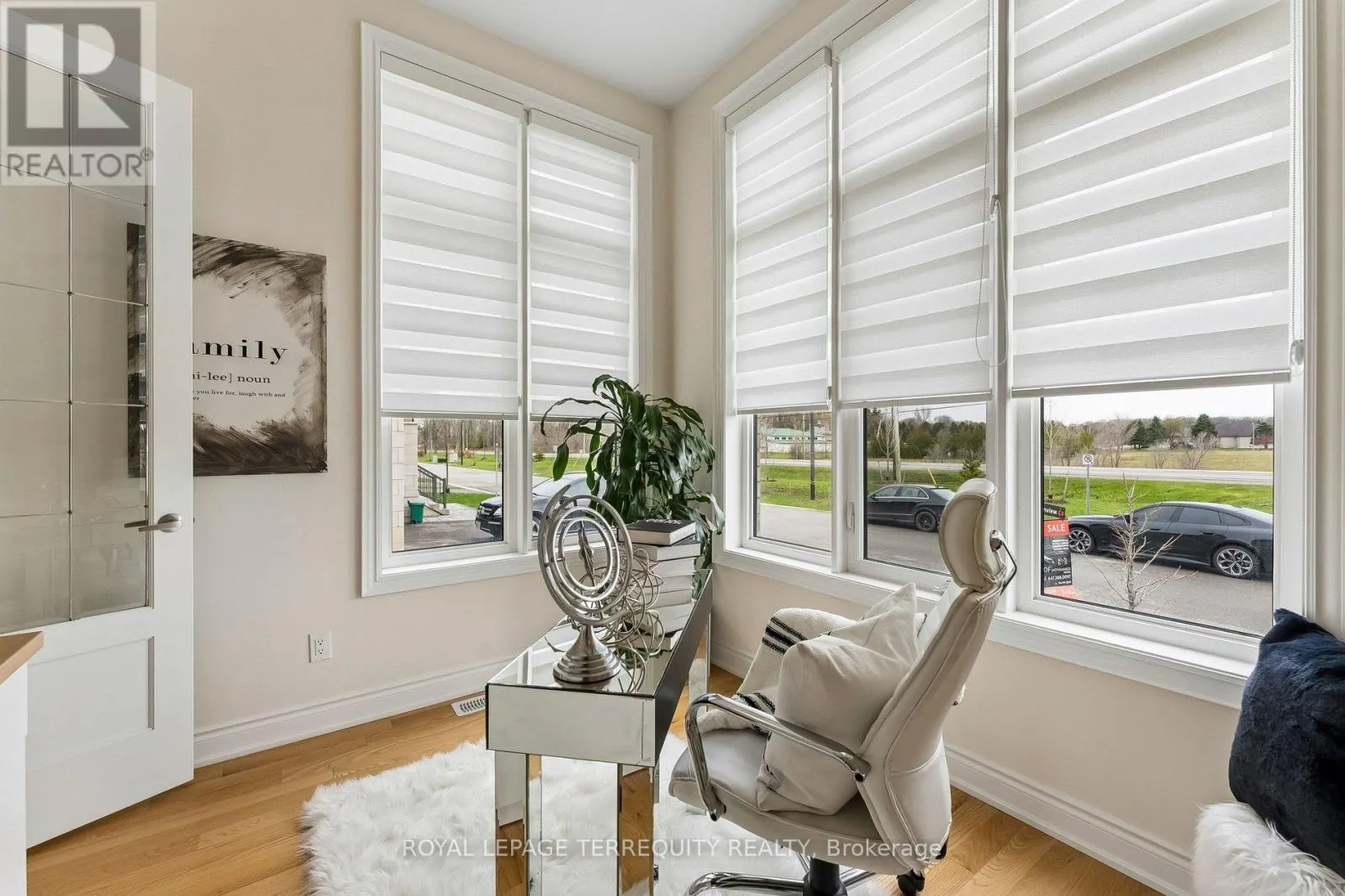 7 BALLANVIEW COURT