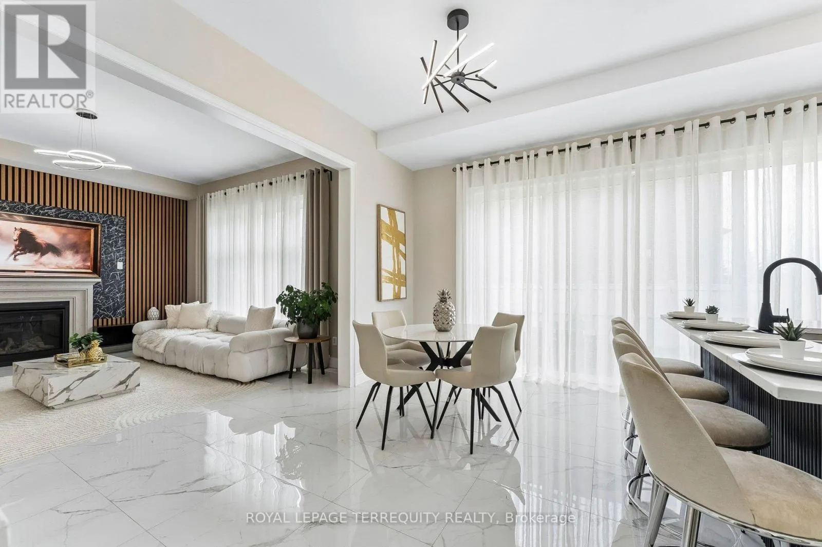 7 BALLANVIEW COURT