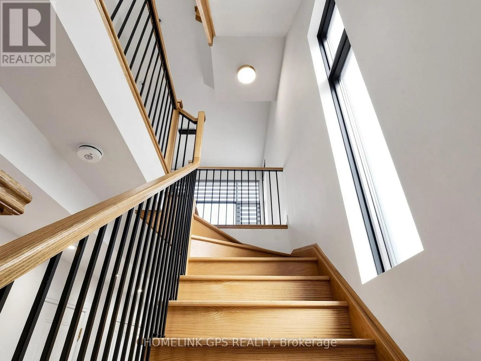 12 HOSTEL LANE