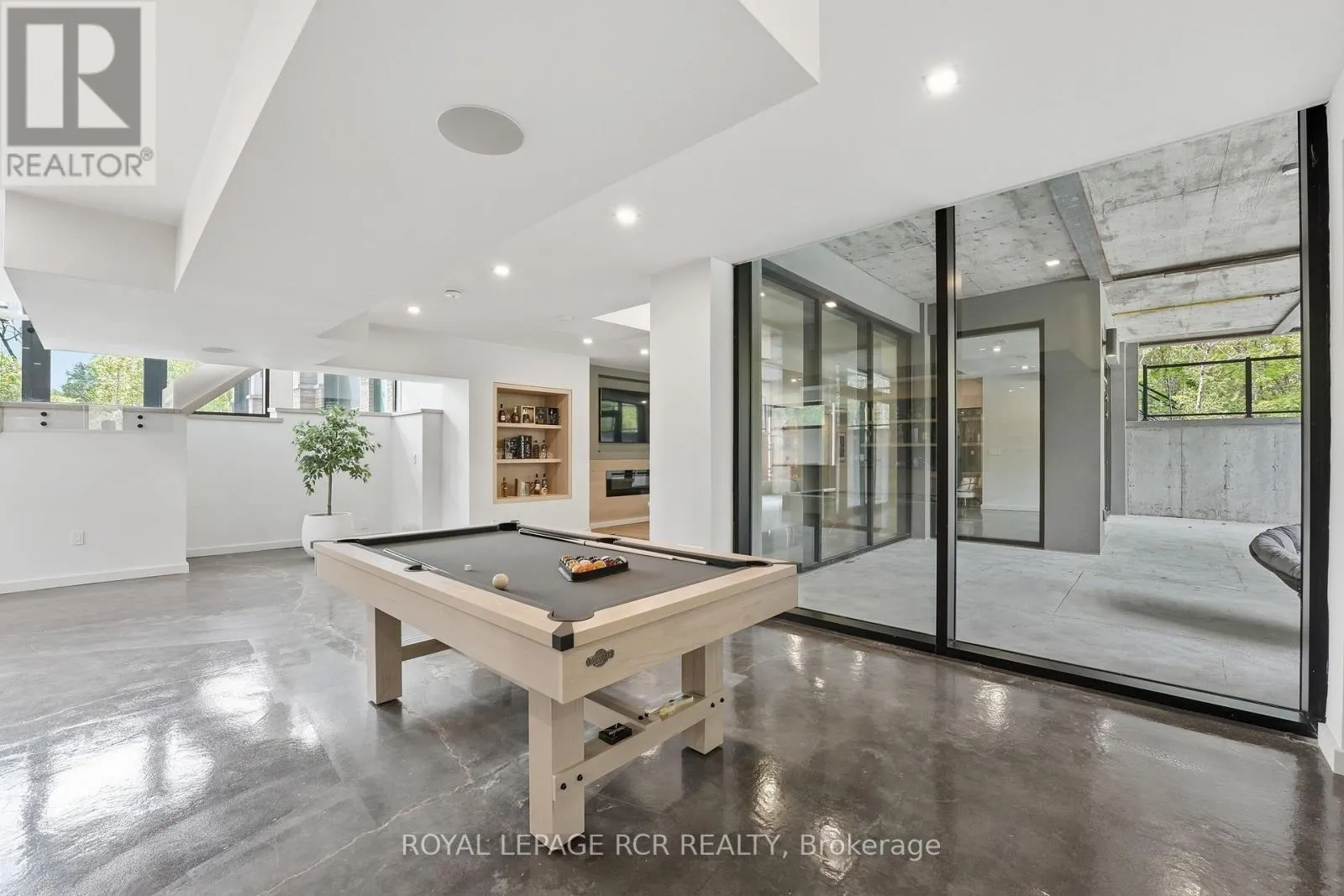 3404 VIVIAN ROAD
