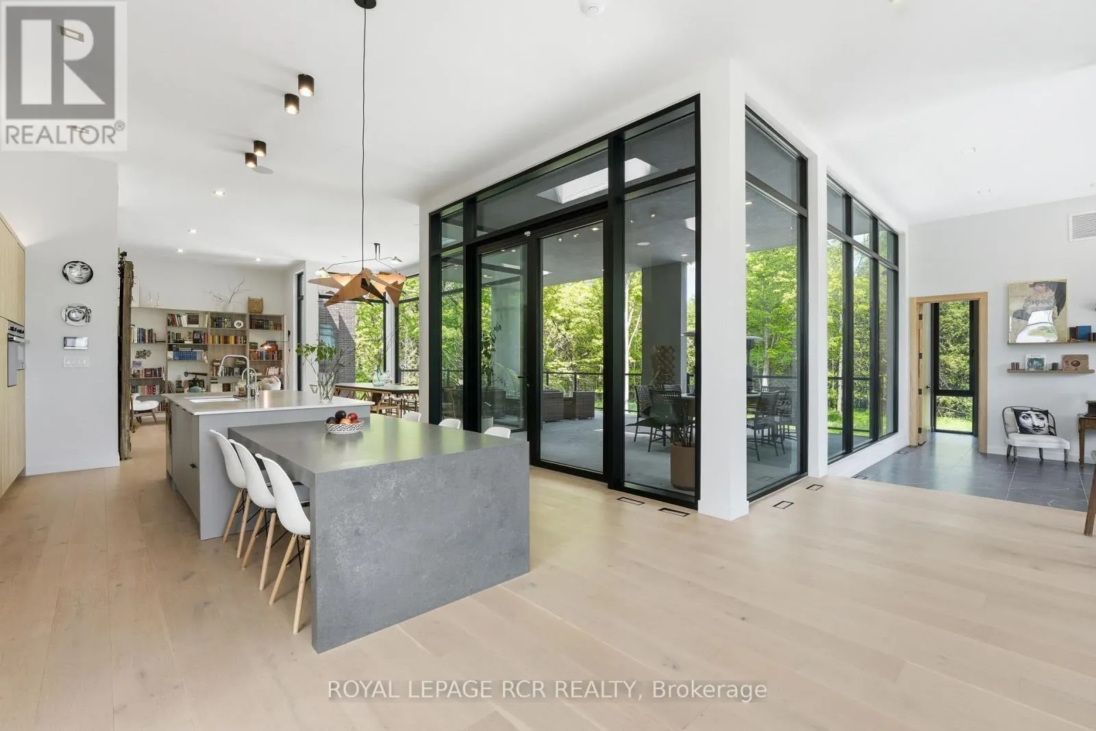 3404 VIVIAN ROAD