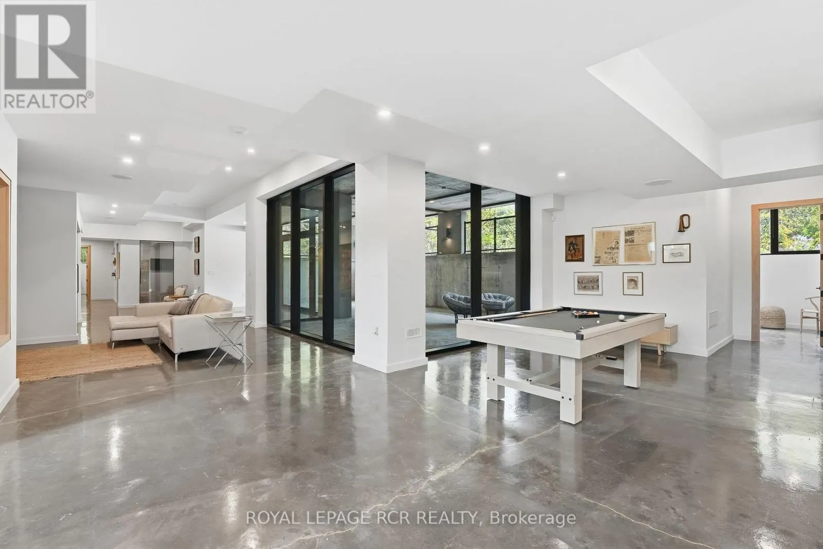 3404 VIVIAN ROAD