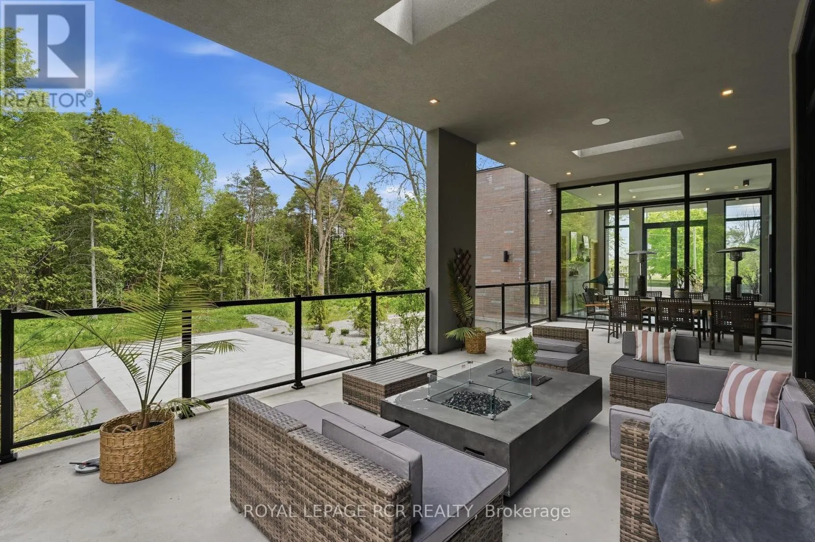 3404 VIVIAN ROAD
