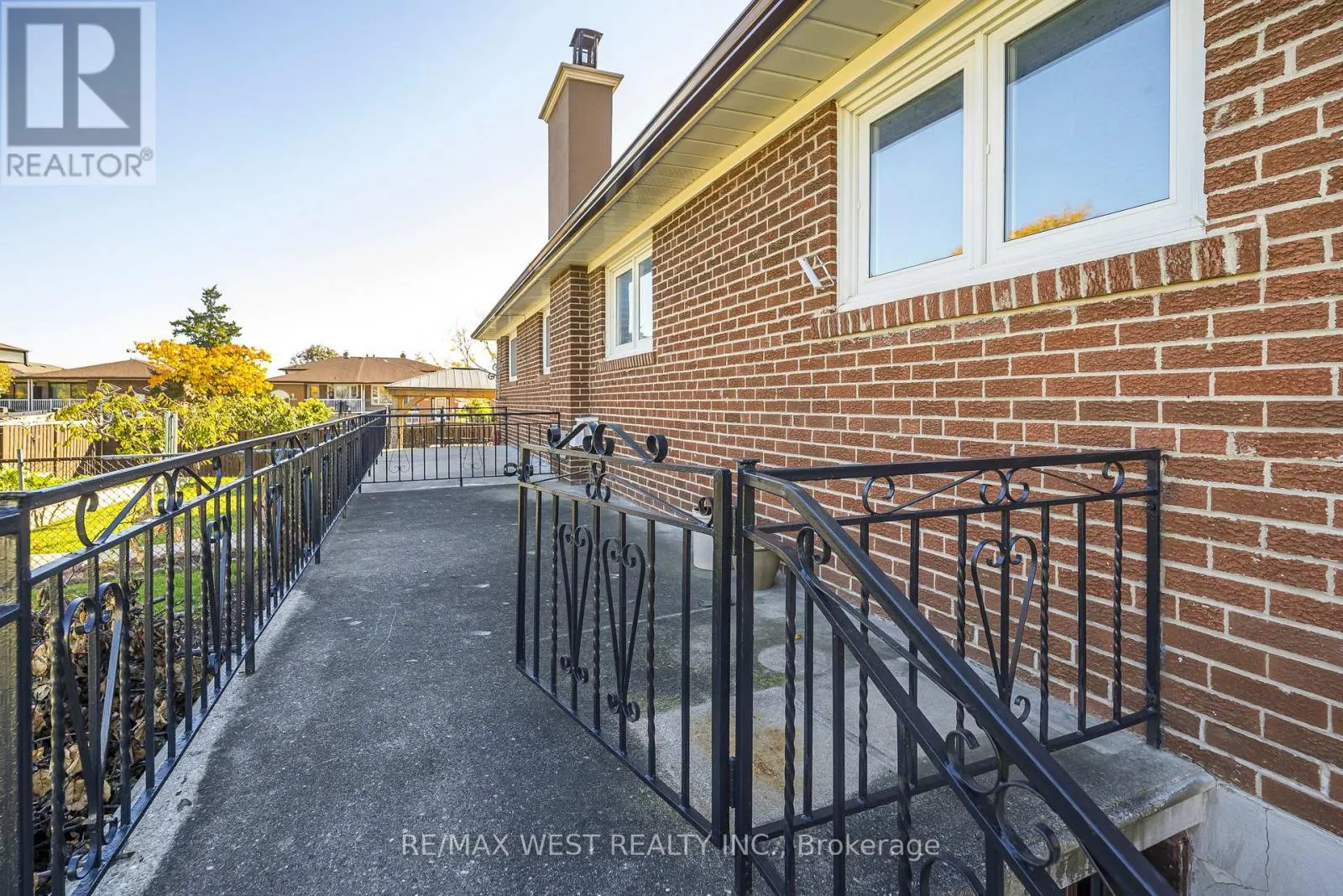 112 HARRIS CRESCENT