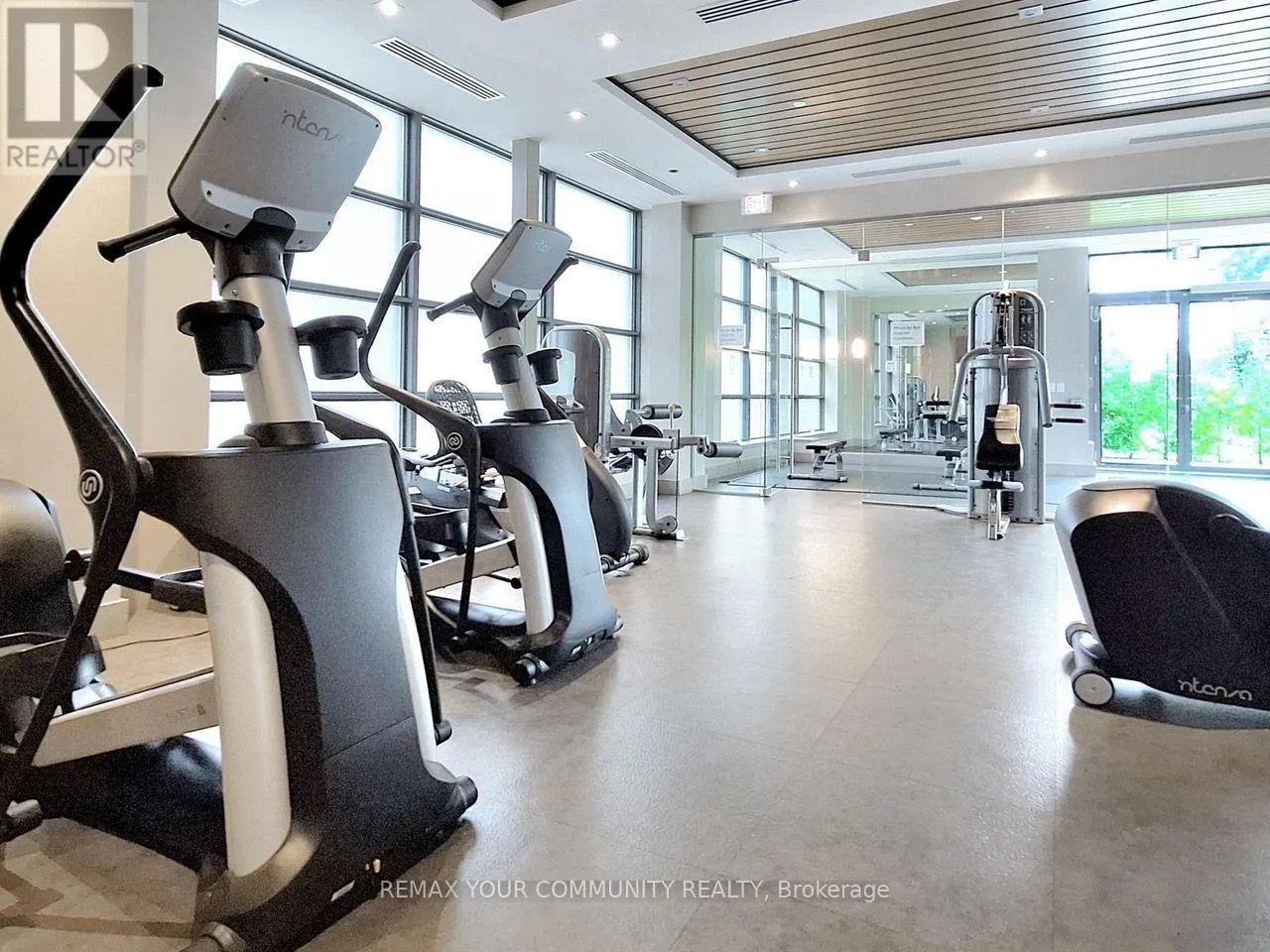 1602B - 9600 YONGE STREET