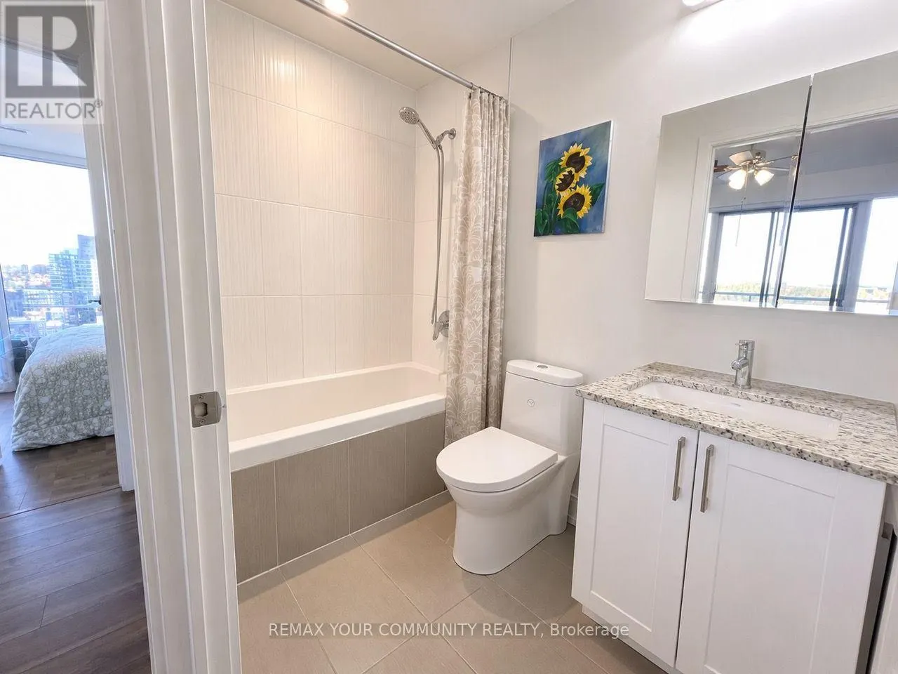 1602B - 9600 YONGE STREET