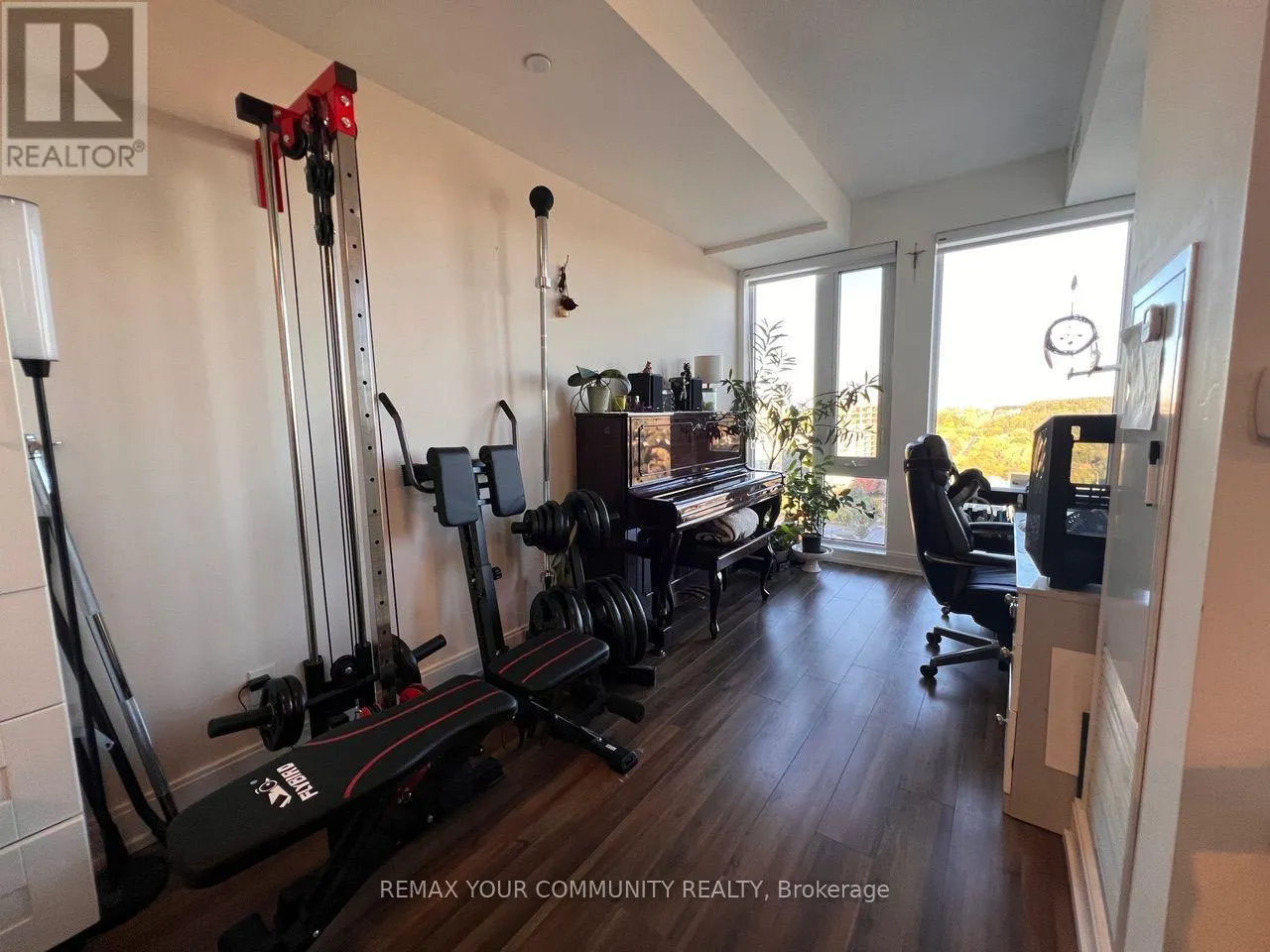 1602B - 9600 YONGE STREET