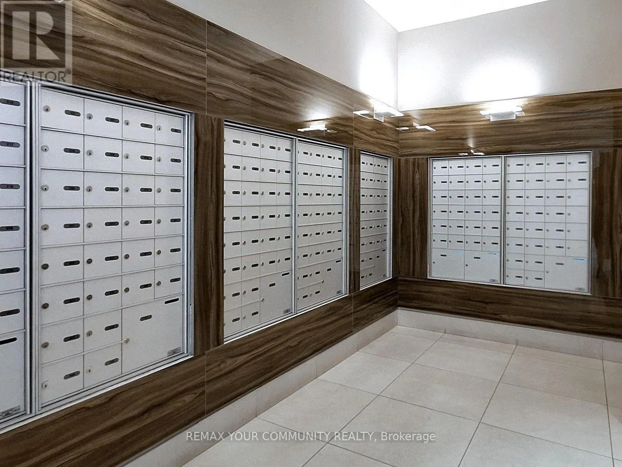 1602B - 9600 YONGE STREET