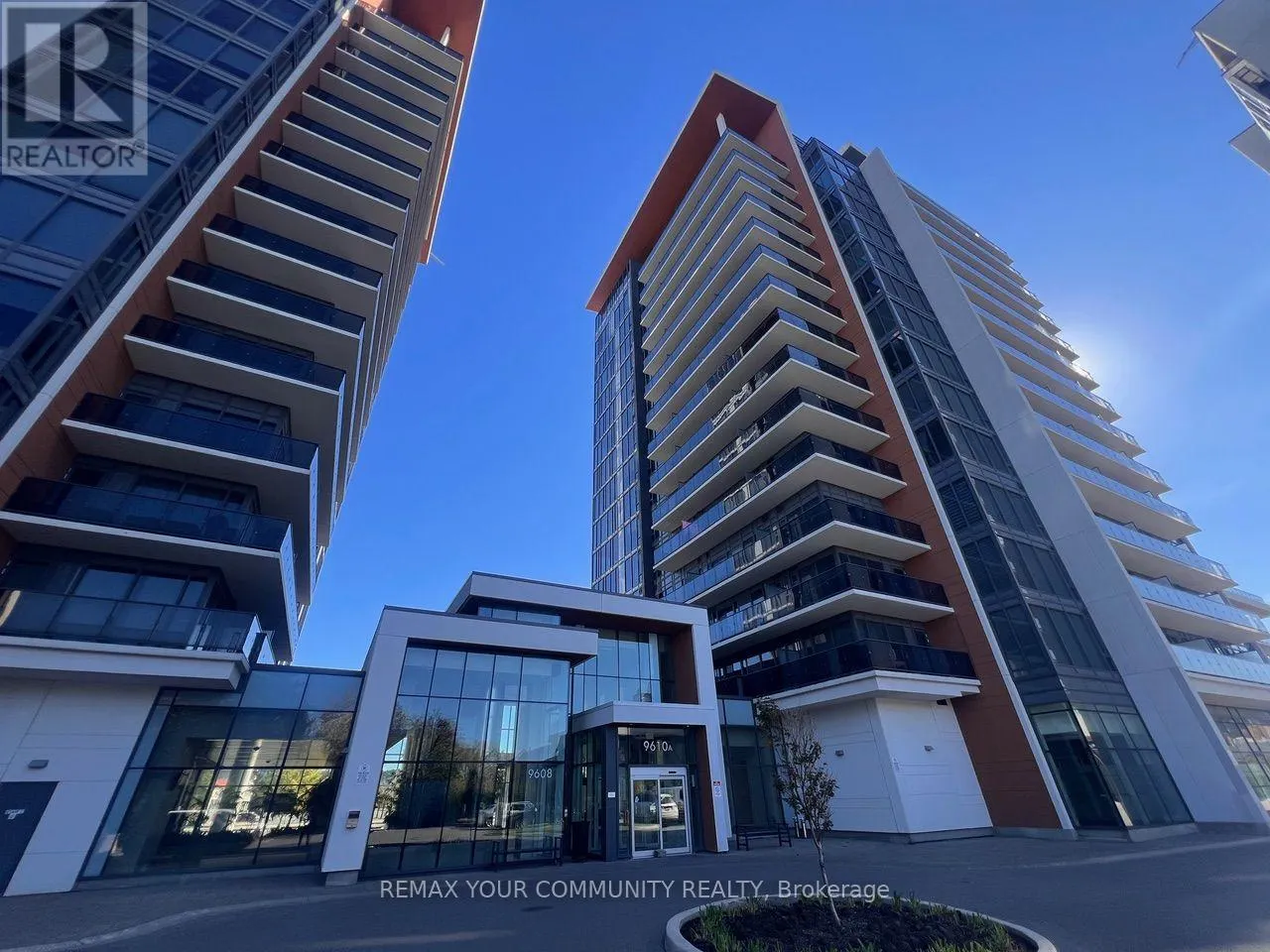 1602B - 9600 YONGE STREET