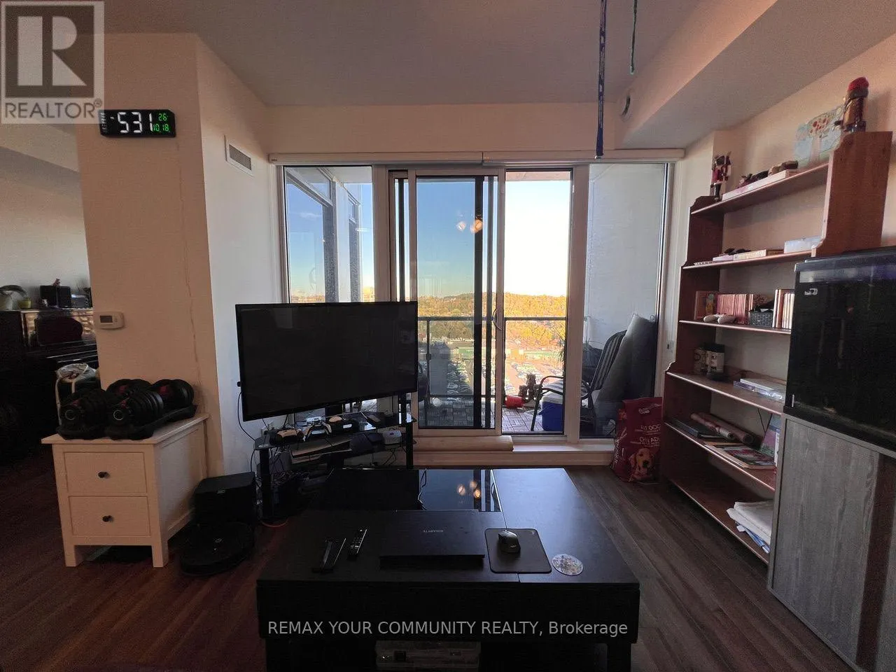 1602B - 9600 YONGE STREET