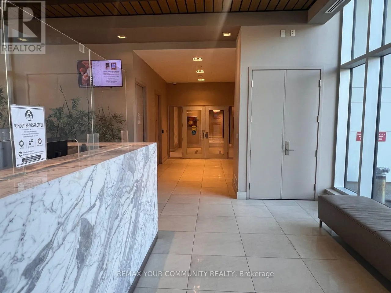 1602B - 9600 YONGE STREET
