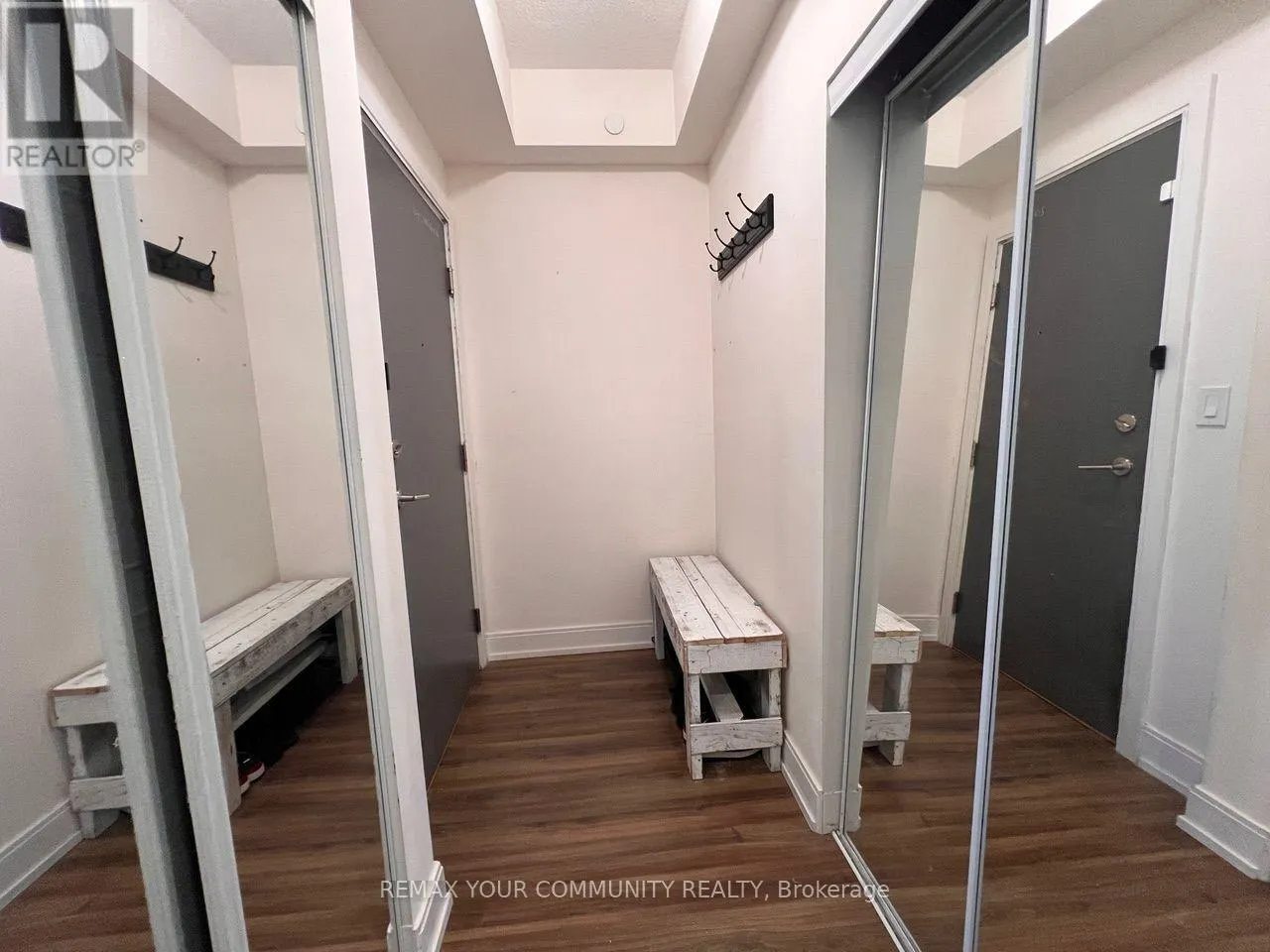 1602B - 9600 YONGE STREET