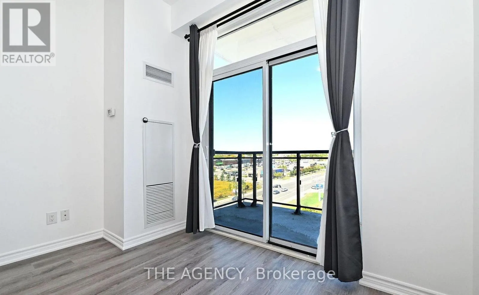 809 - 11611 YONGE STREET