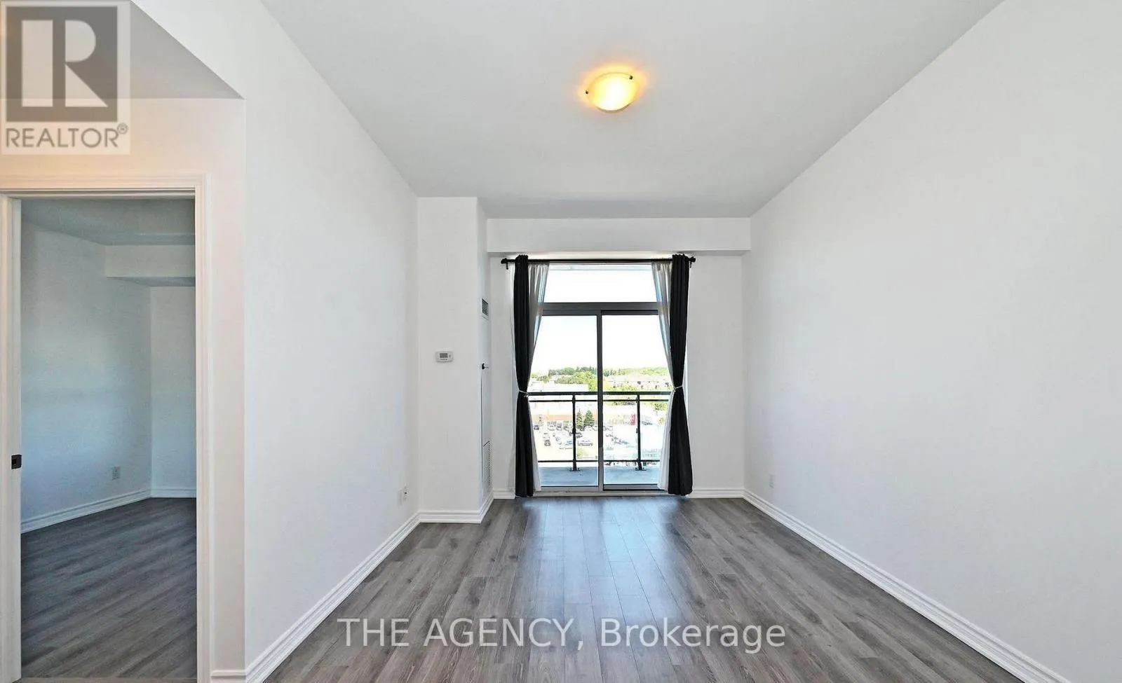 809 - 11611 YONGE STREET