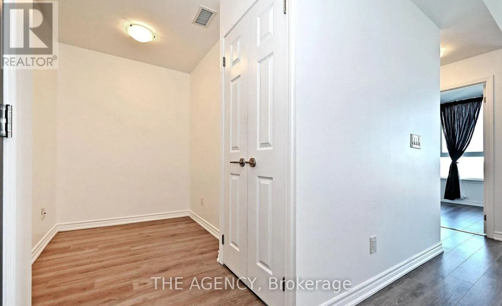 809 - 11611 YONGE STREET