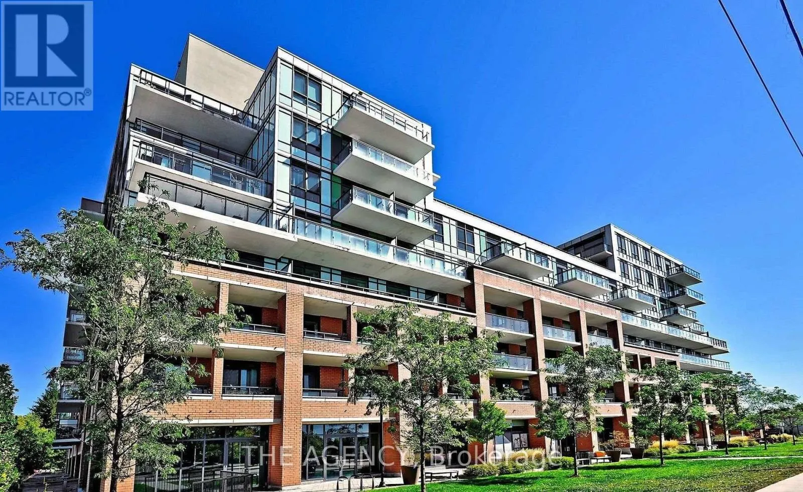 809 - 11611 YONGE STREET