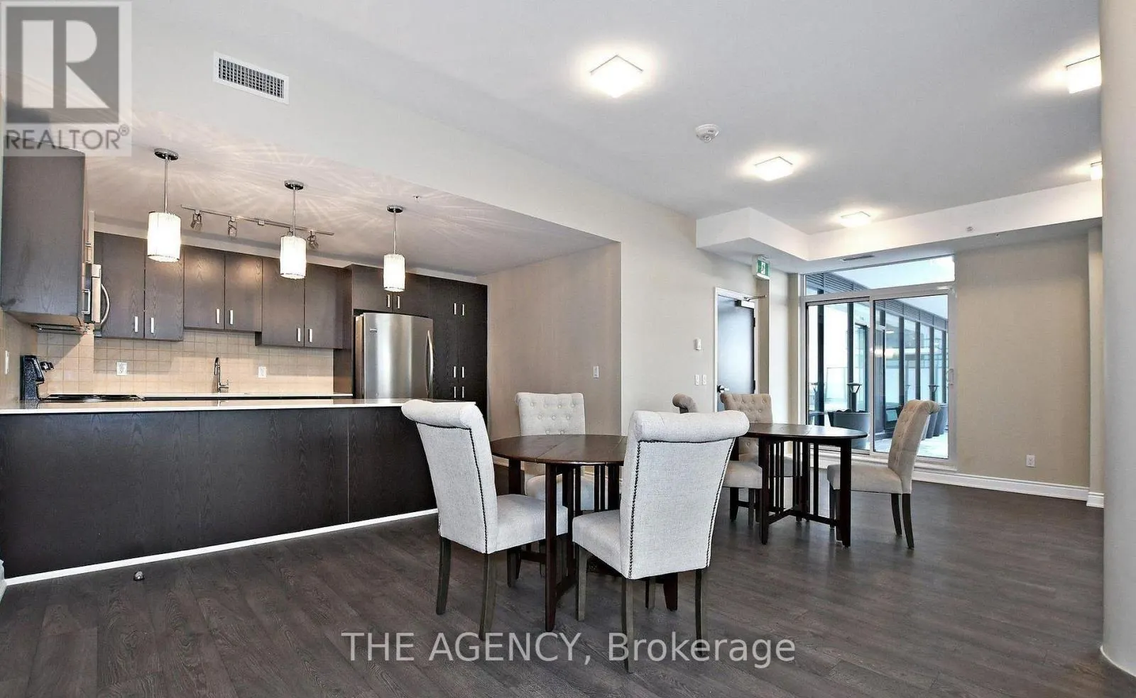 809 - 11611 YONGE STREET