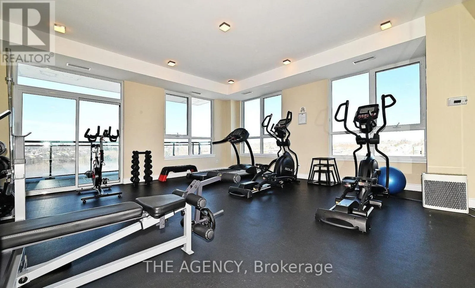 809 - 11611 YONGE STREET