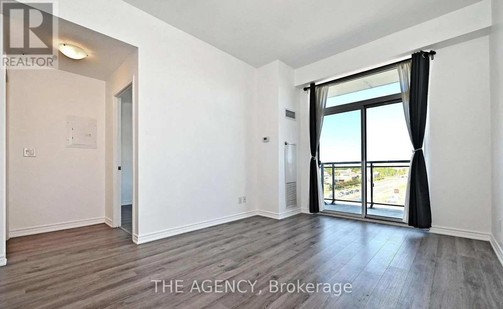 809 - 11611 YONGE STREET
