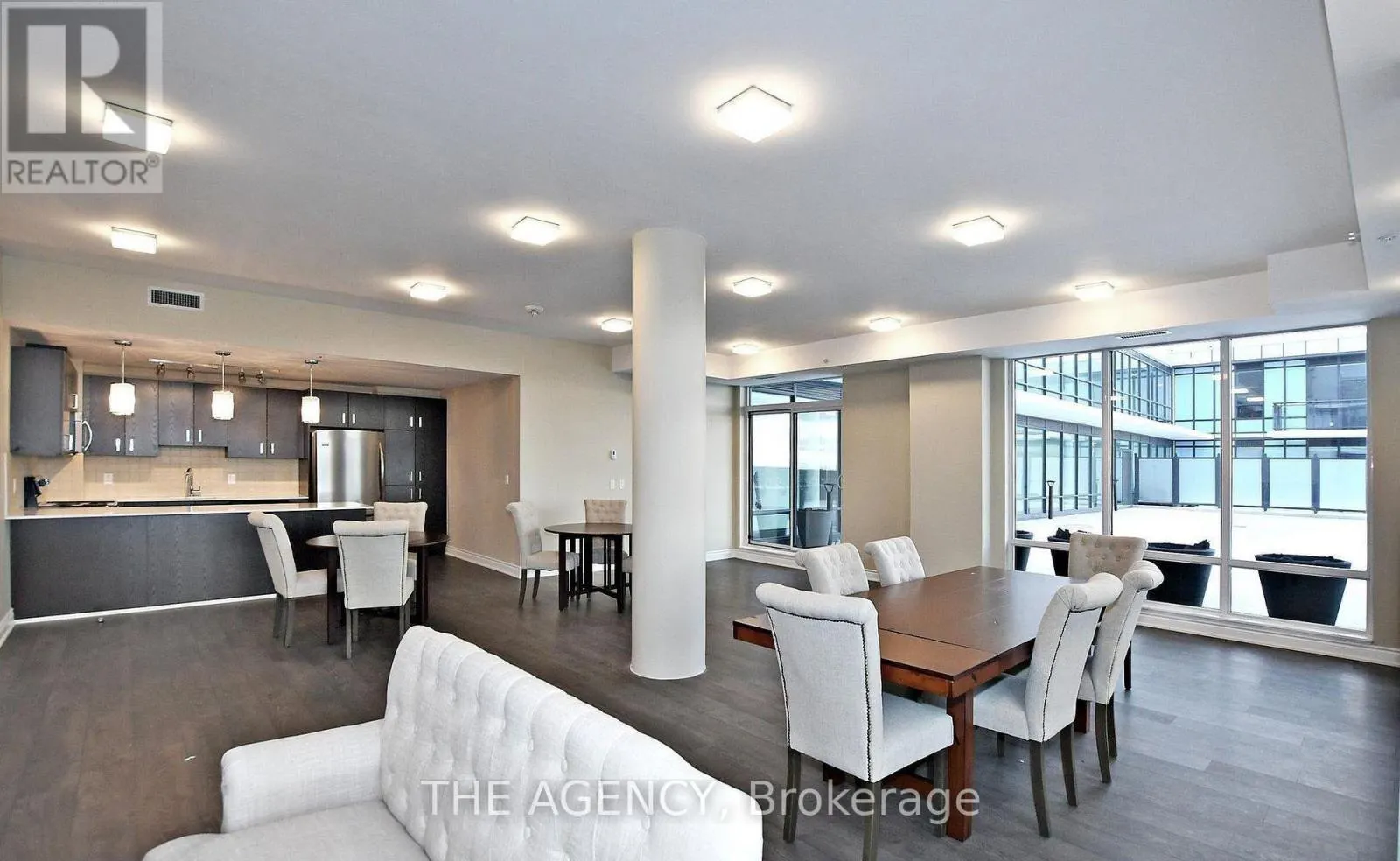 809 - 11611 YONGE STREET