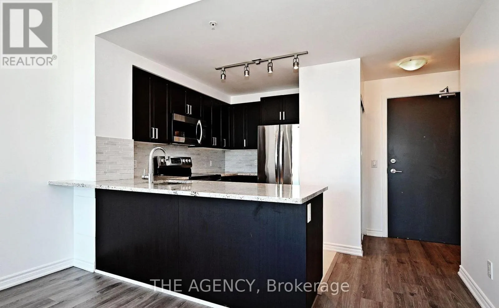 809 - 11611 YONGE STREET