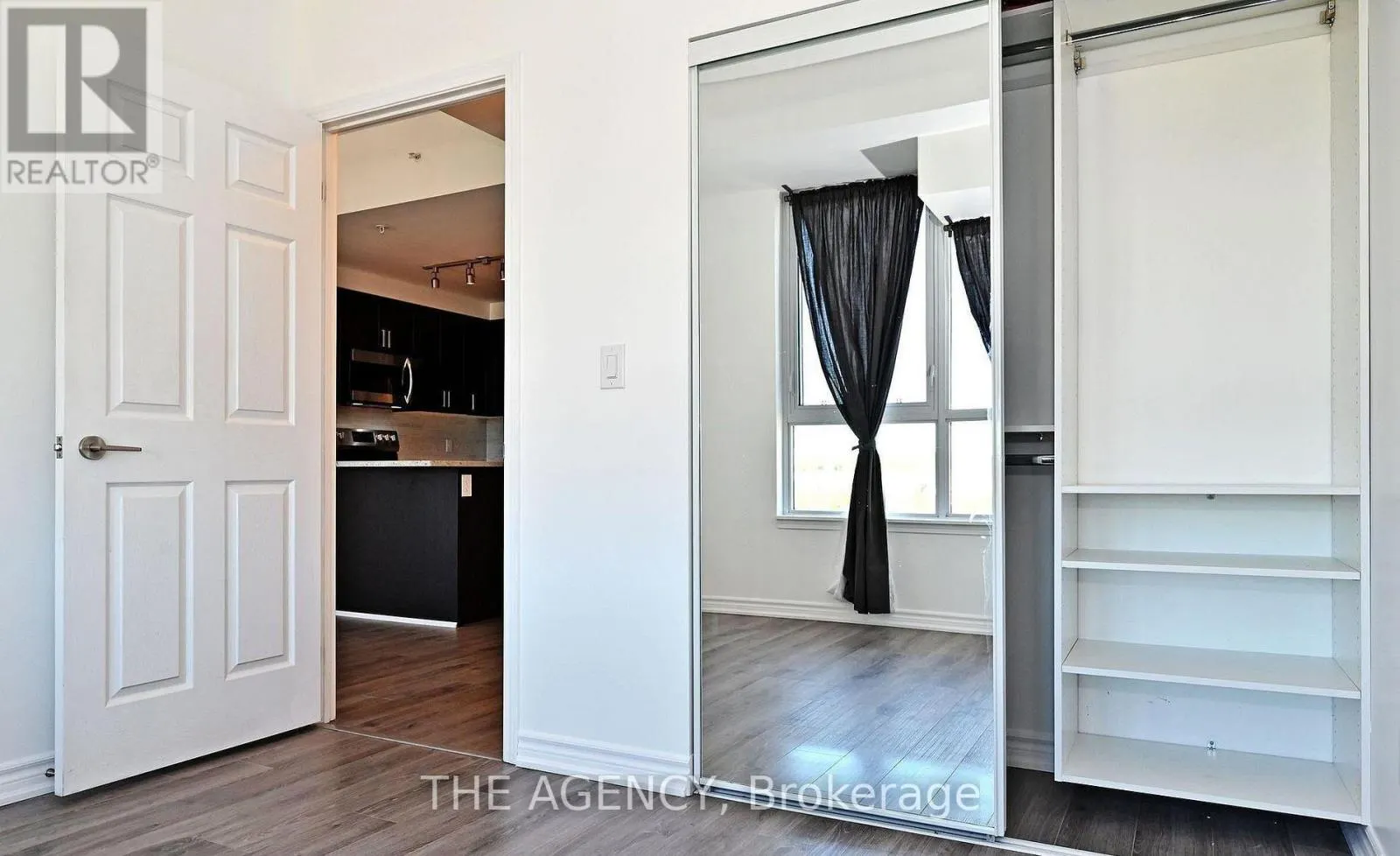 809 - 11611 YONGE STREET
