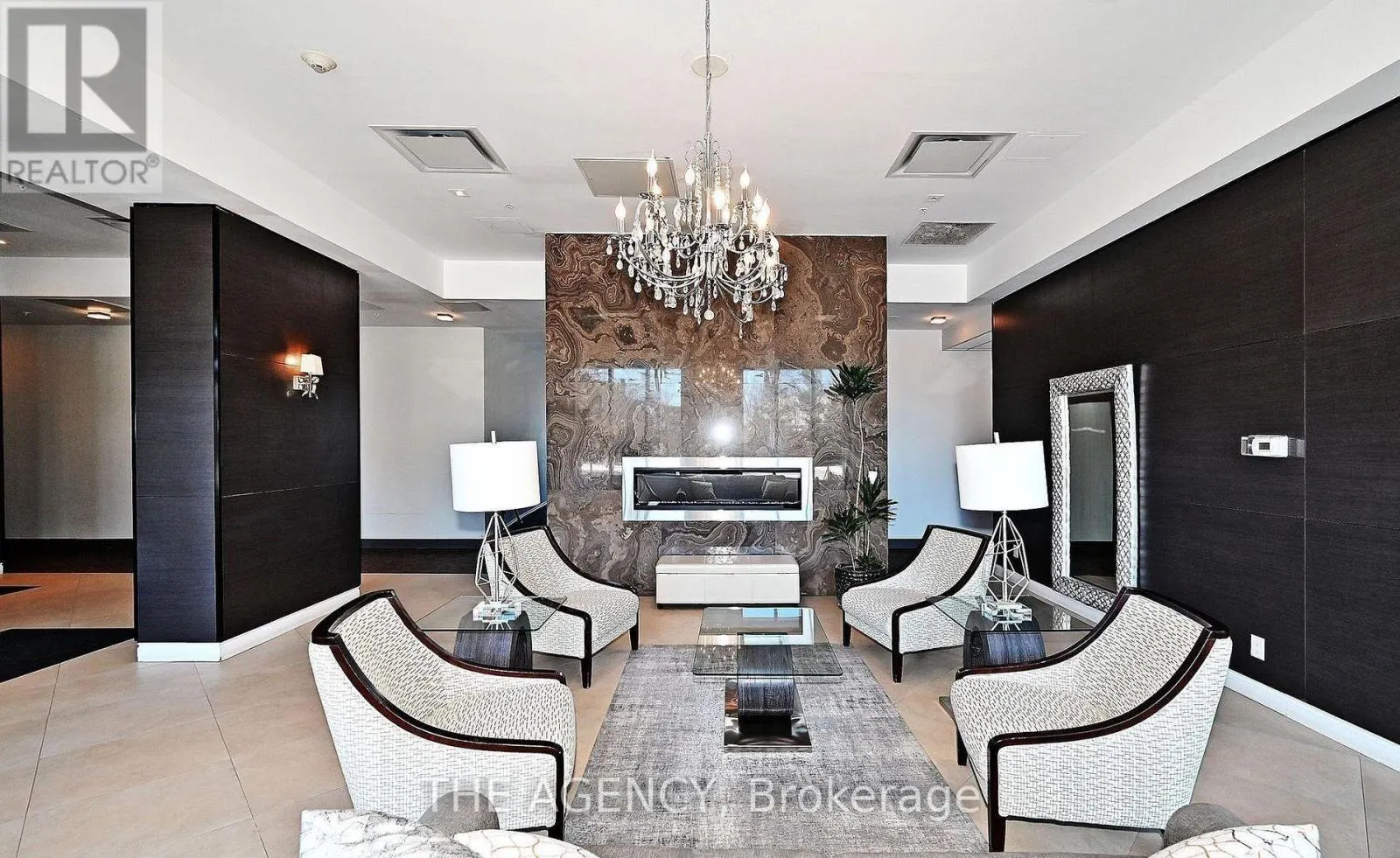 809 - 11611 YONGE STREET