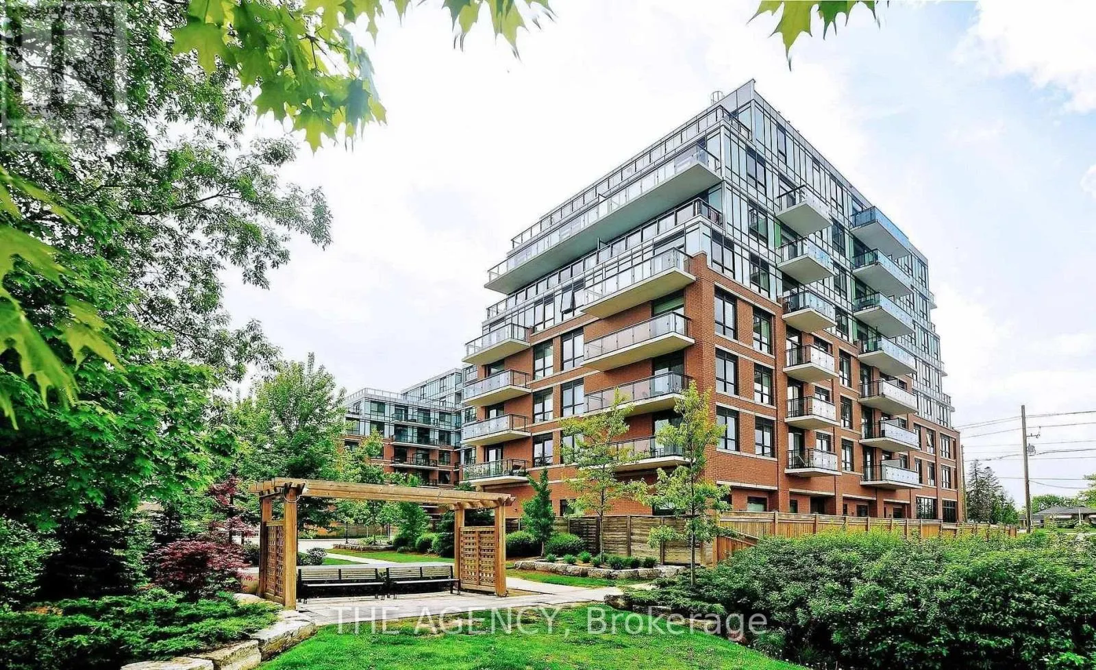 809 - 11611 YONGE STREET