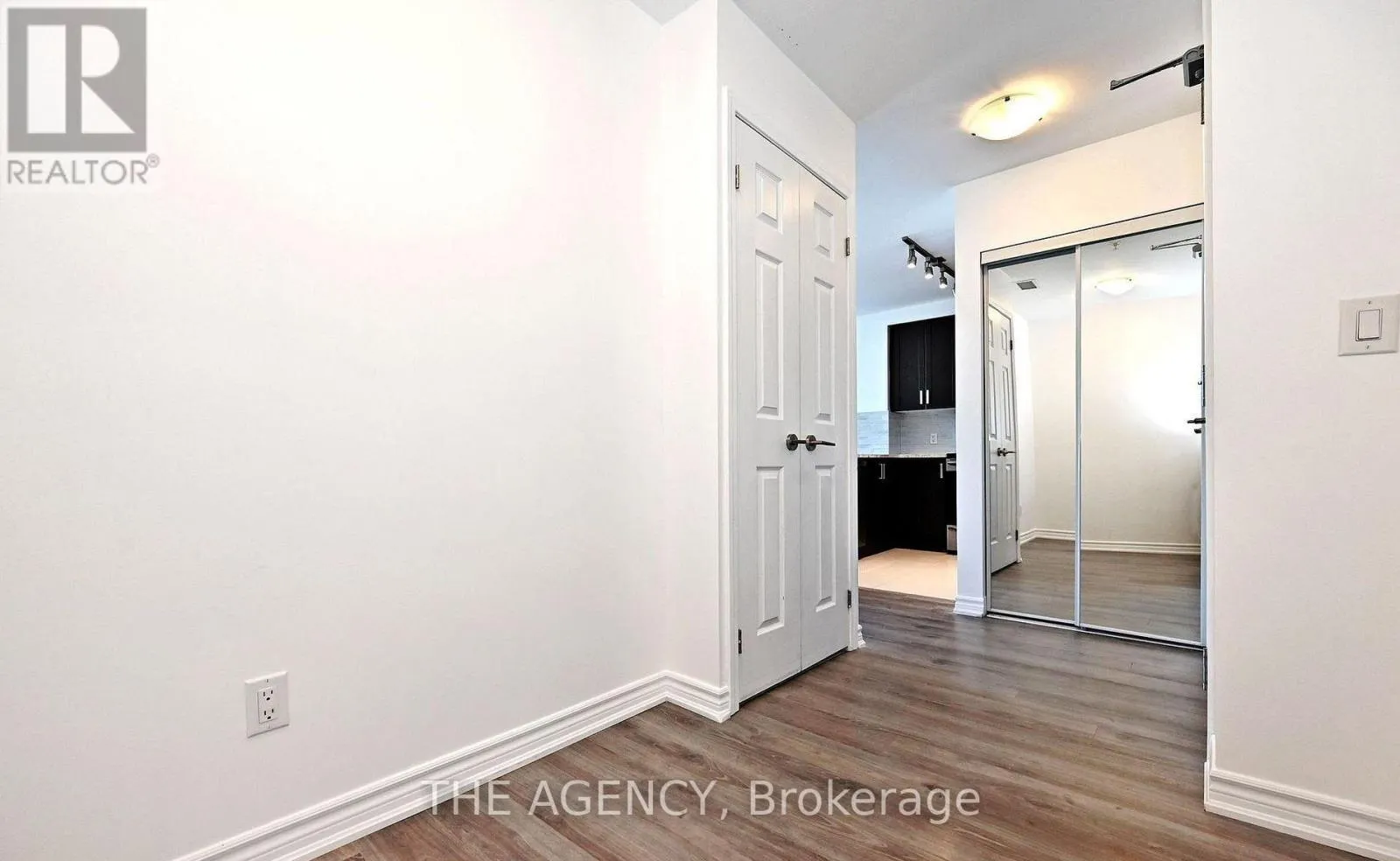 809 - 11611 YONGE STREET