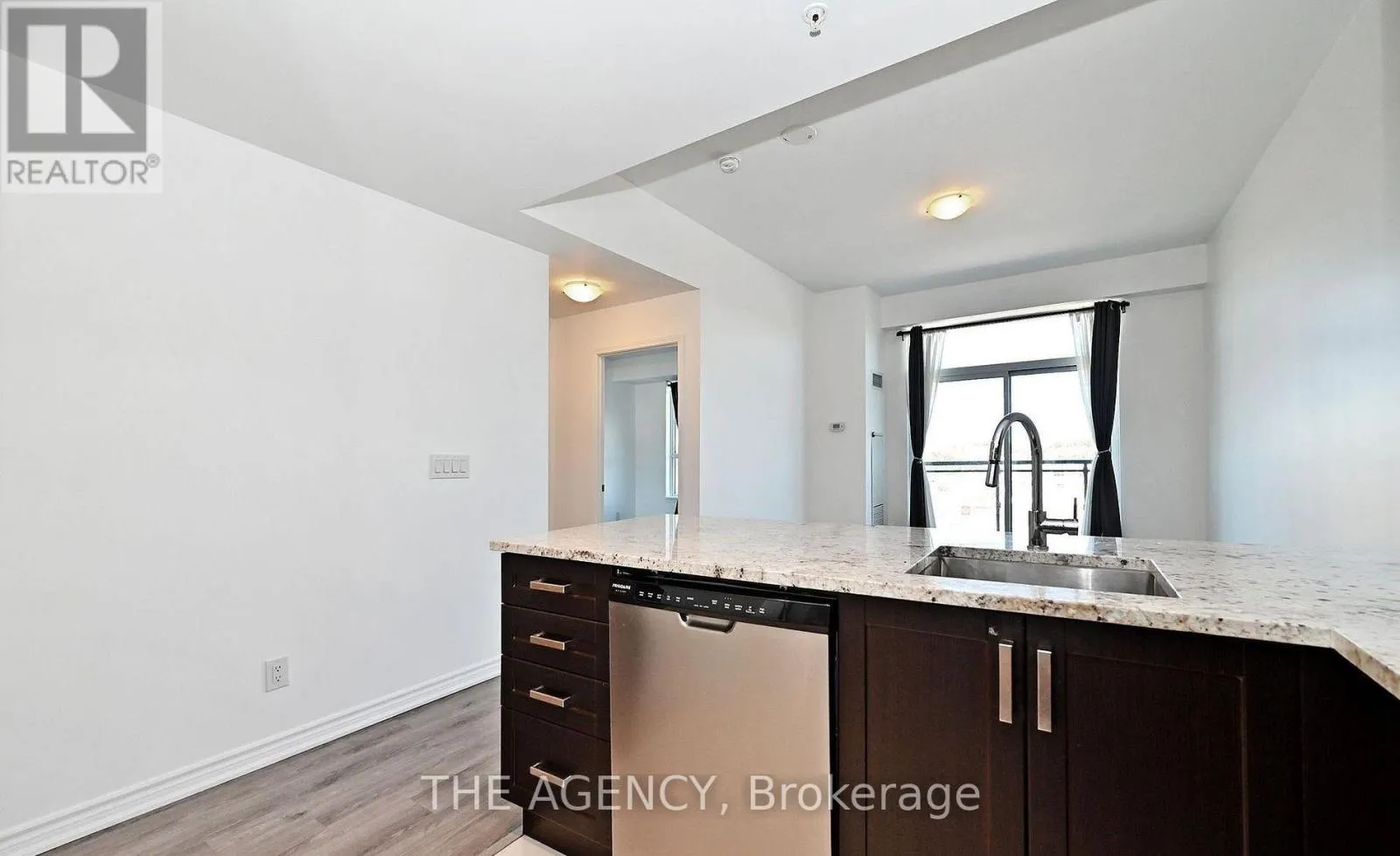 809 - 11611 YONGE STREET