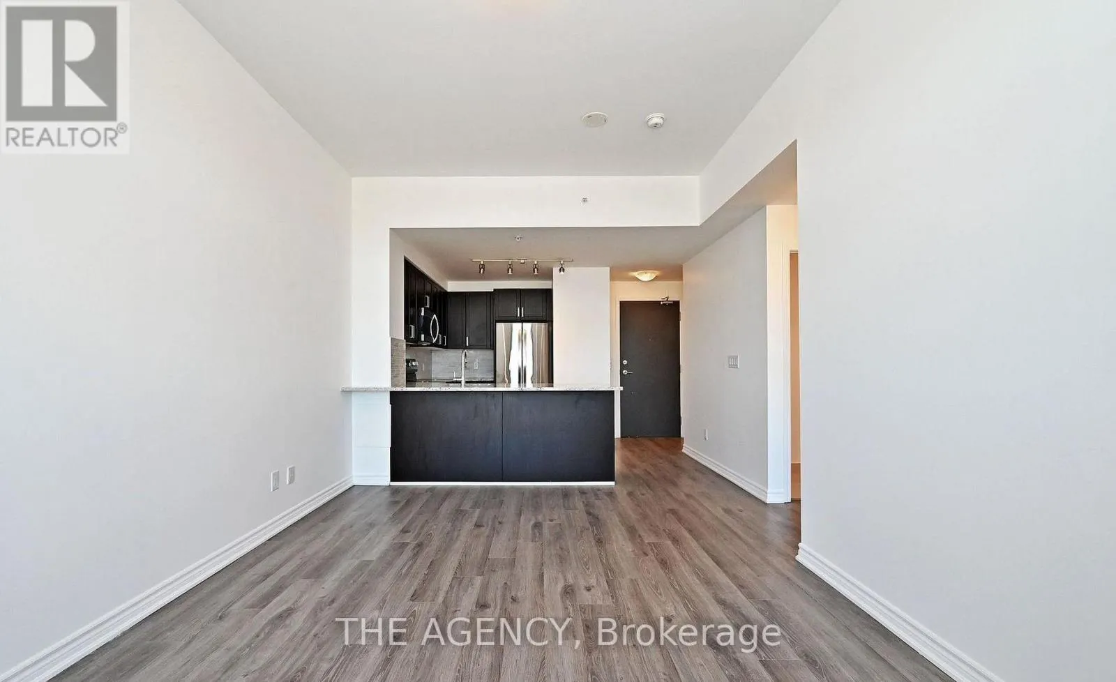 809 - 11611 YONGE STREET